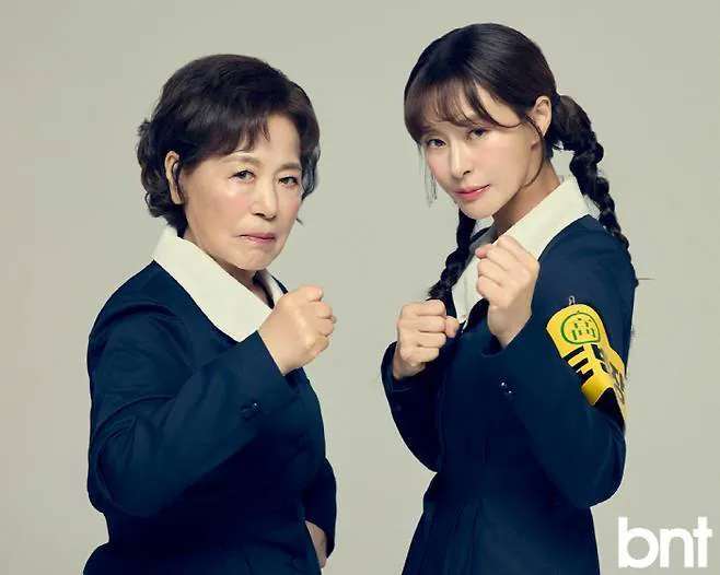 111.jpeg 배우 예지원 91세 어머니와 화보촬영
