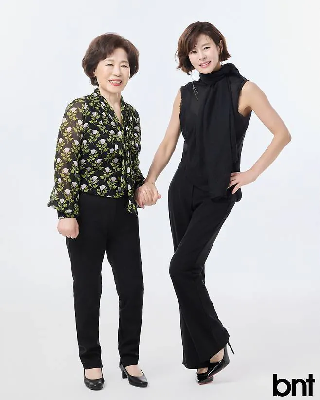 113.jpeg 배우 예지원 91세 어머니와 화보촬영