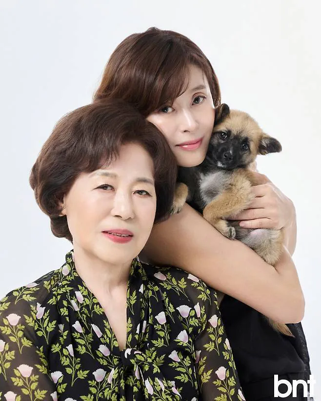 114.jpeg 배우 예지원 91세 어머니와 화보촬영